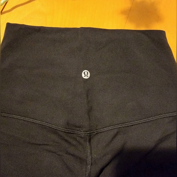LULULEMON ALIGN SUPER HIGH-RISE SHORT 10"-SIZE 6 - Picture 3 of 3